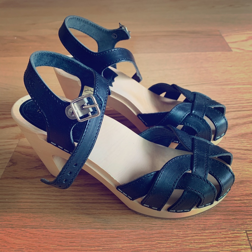 Never been worn - Hasbeen Swedish clogs